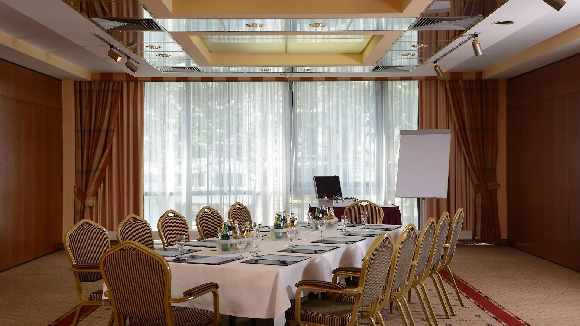 Steigenberger Hotel Koln 4*, Keulen